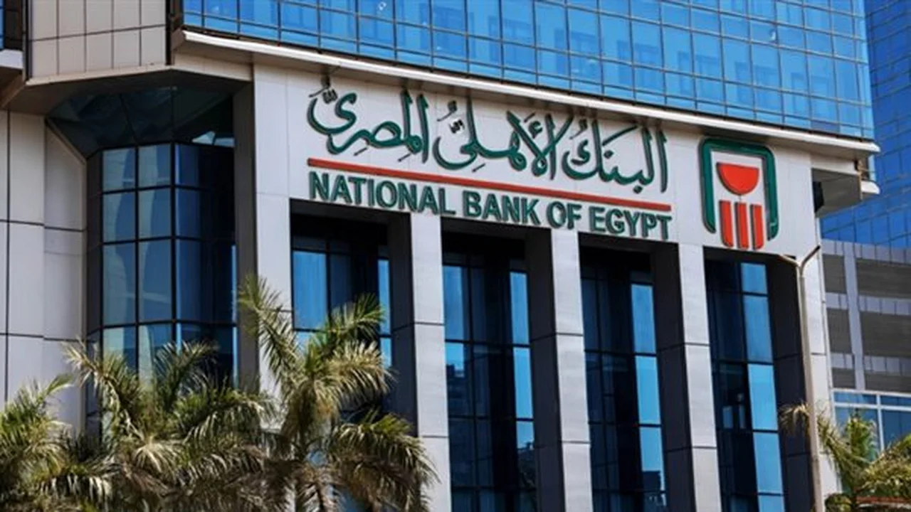 تحديثات الصرف.. تباين أسعار 9 عملات أمام الجنيه داخل البنك الأهلي المصري